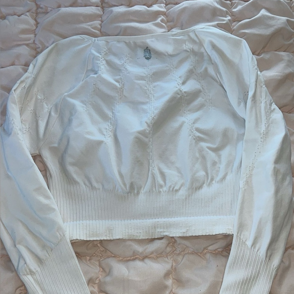 Free People White Fitted cropped workout top, size medium